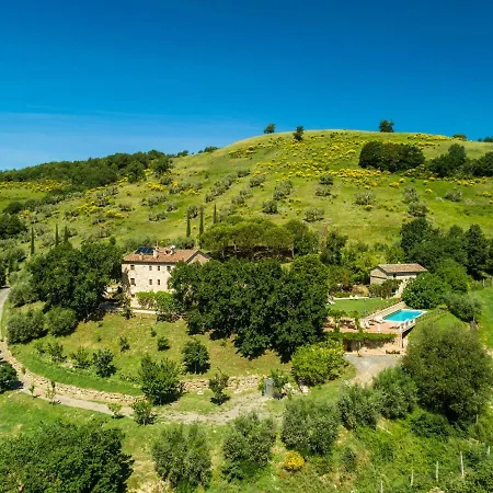 Semesterbostad Vintage Farmhouse In With Swimming Pool